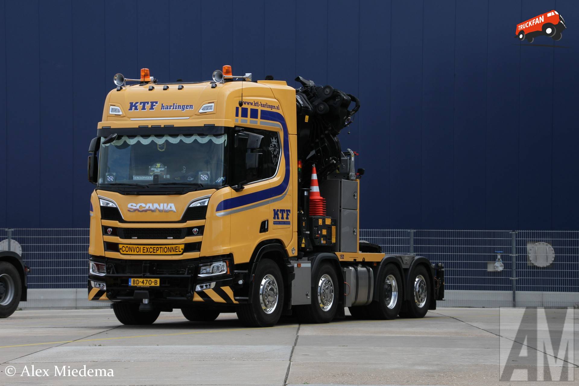 Scania 590R vrachtwagen bij KTF Harlingen