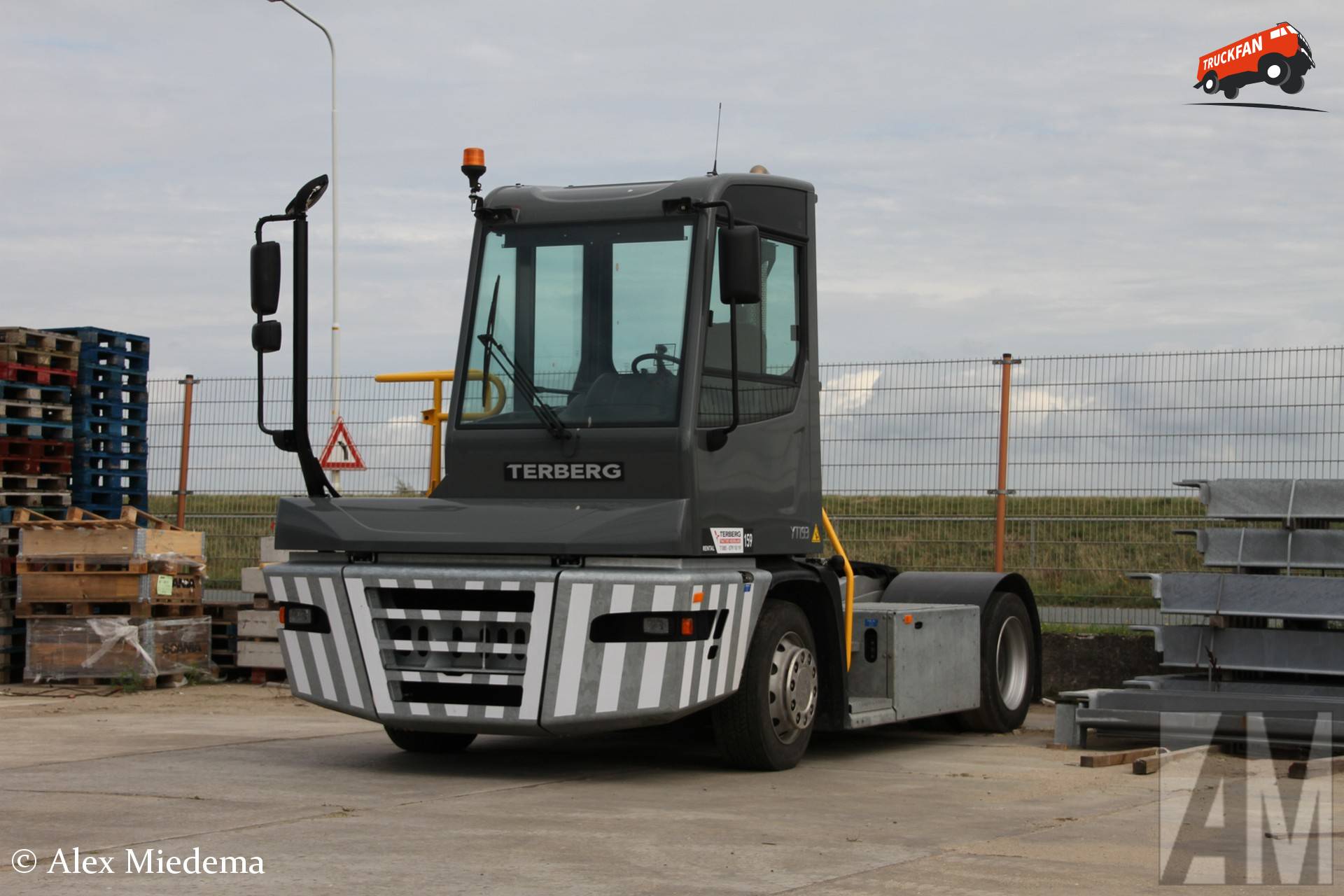 Terberg YT193 rented by Spaansen at Harlingen location