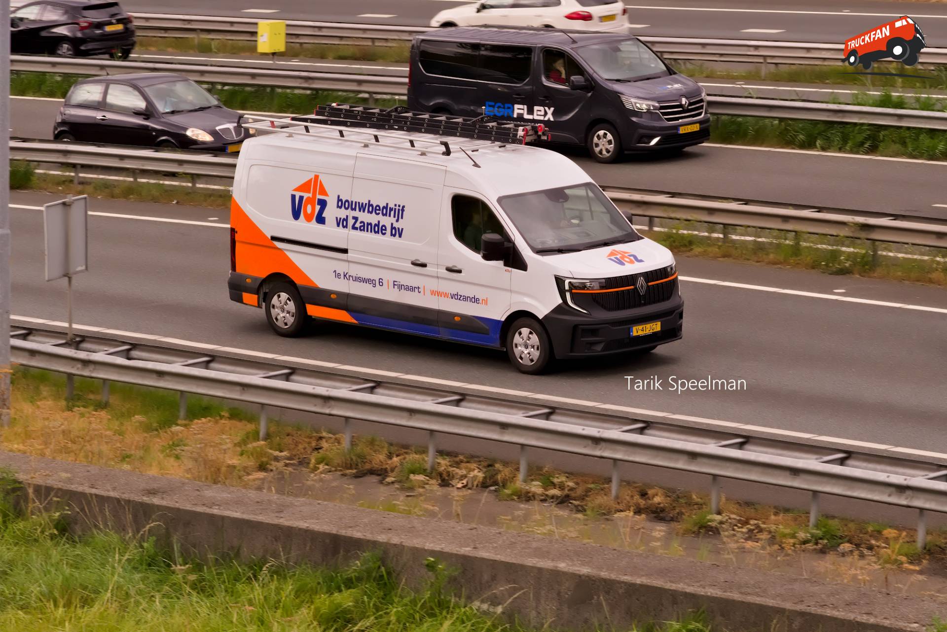 Renault Master bestelbus met kenteken V-41-JGT