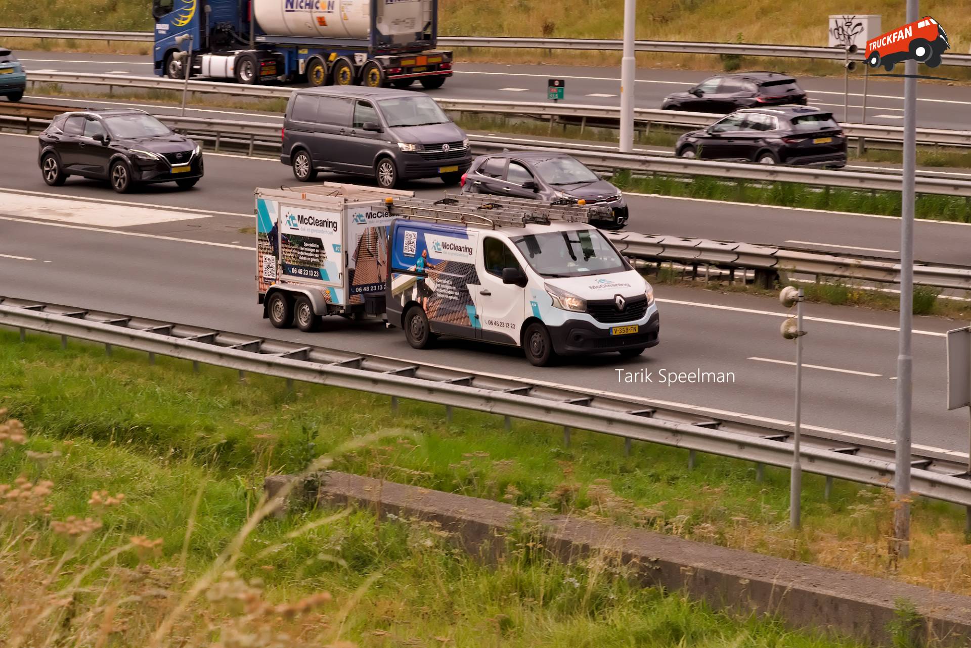 Renault Trafic bestelbus V-358-FN op A16