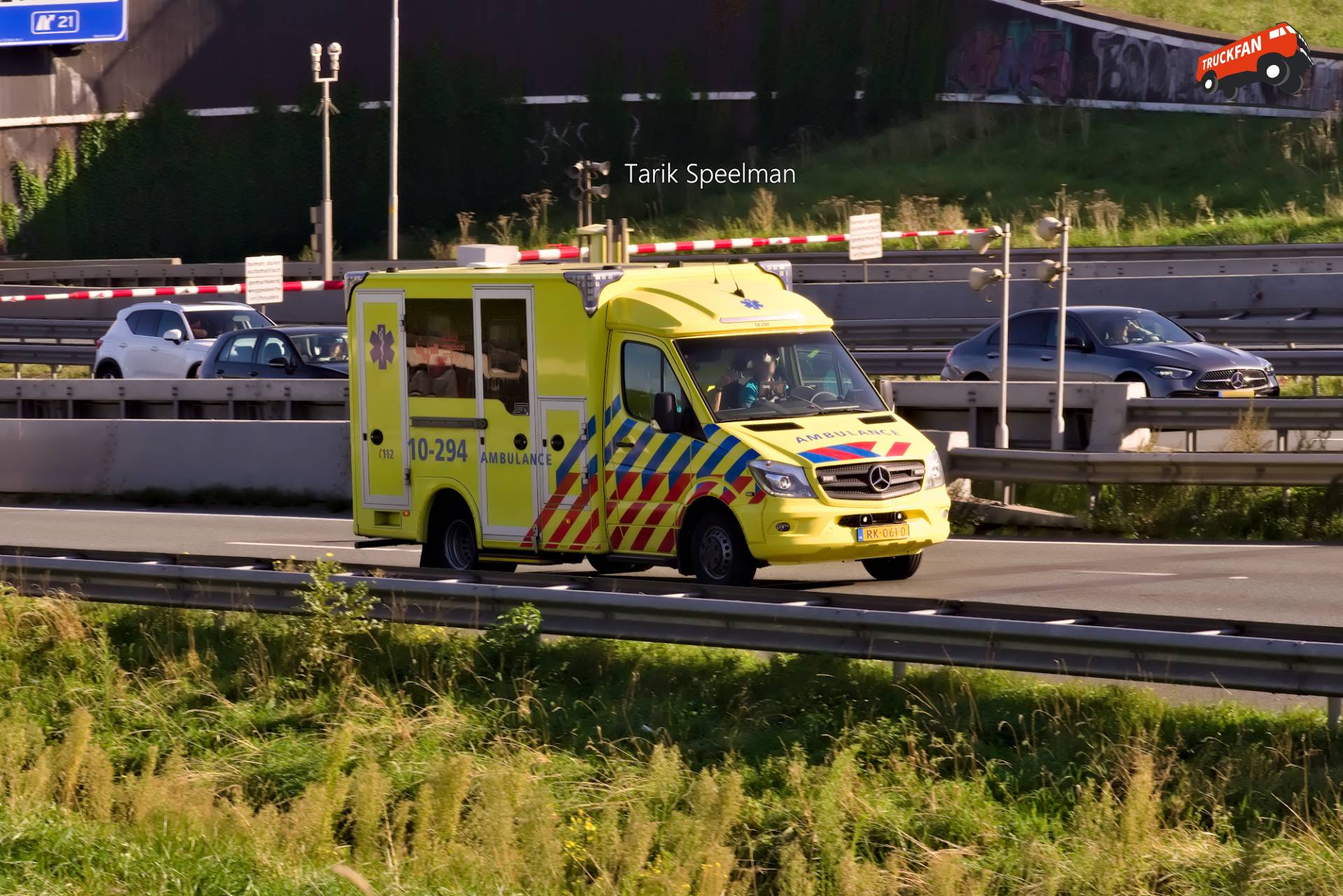 10-294, Ambulance Mercedes-Benz Sprinter met kenteken KR-061-D
