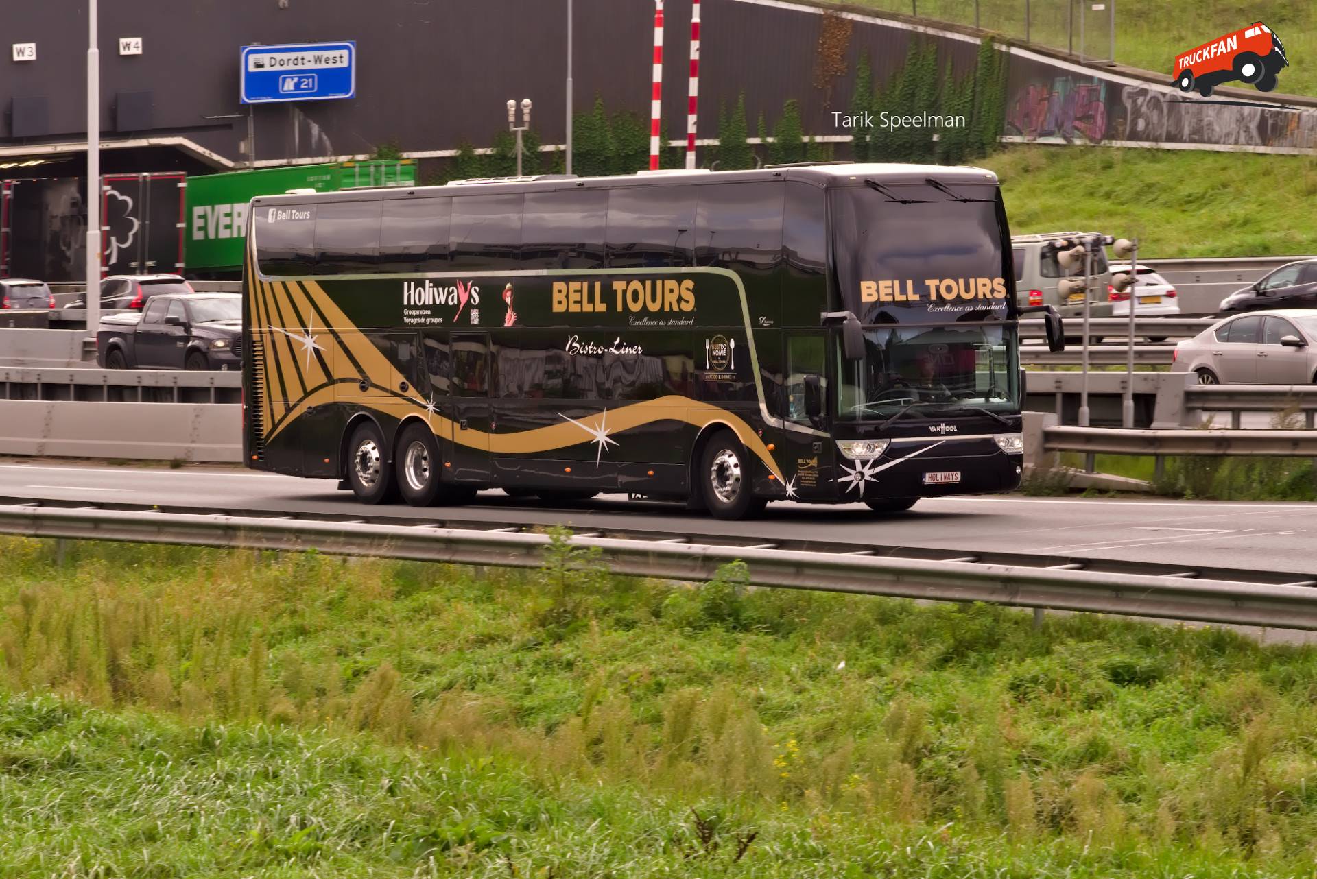 Van Hool reisbus HOLIWAYS op A16