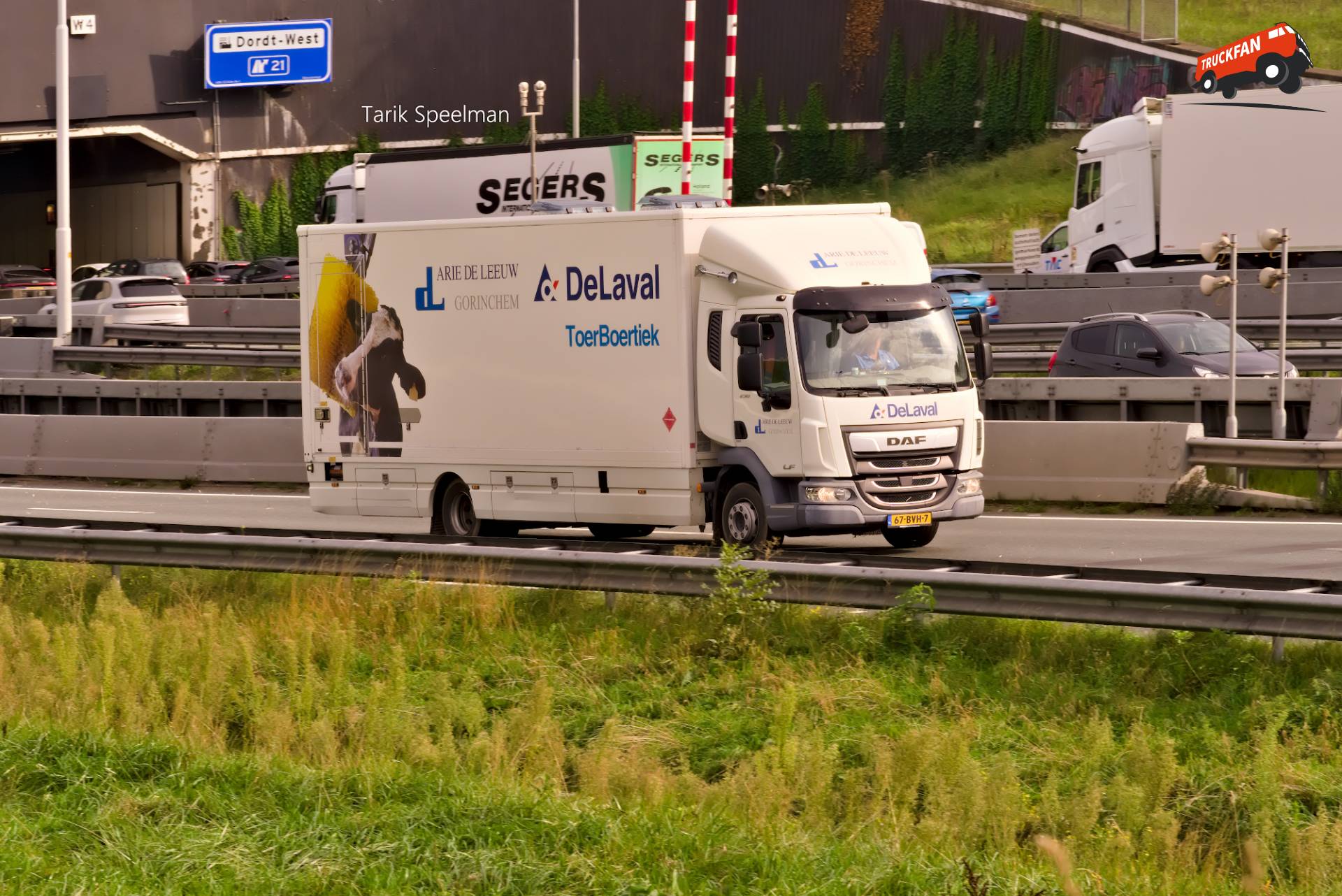 DAF LF Euro 6 vrachtwagen met kenteken 67-BVH-7