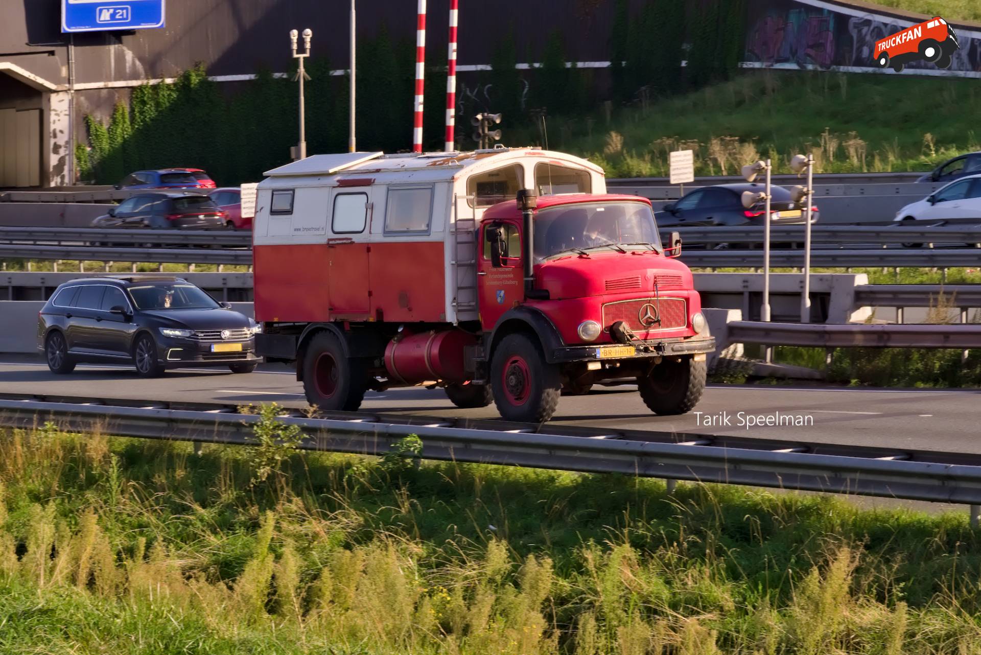 Mercedes-Benz Kurzhauber camper met kenteken BR-HH-11