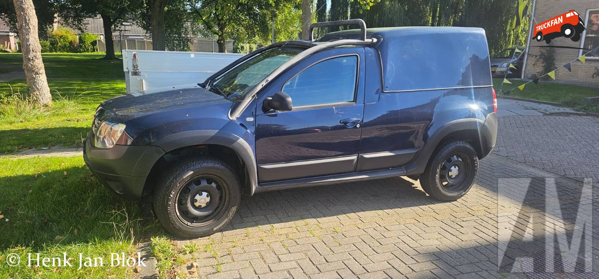 Zeldzame Dacia Duster pick-up in Workum