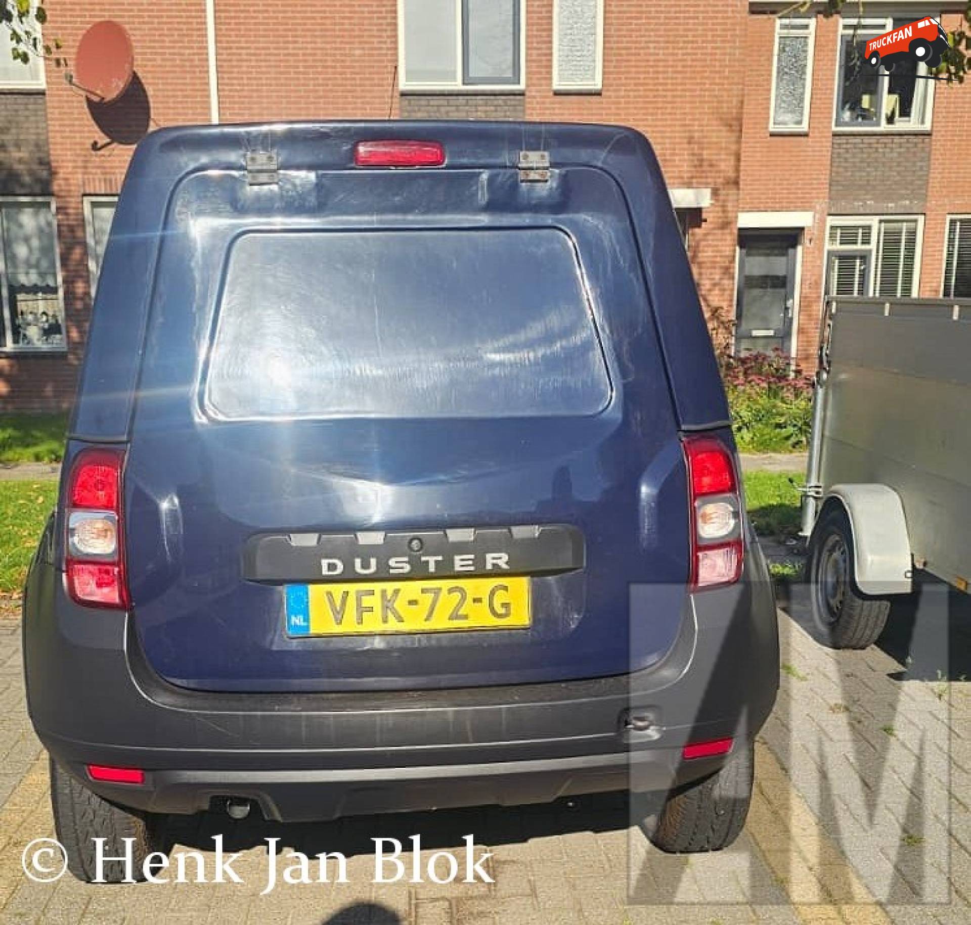 Zeldzame Dacia Duster pick-up in Workum