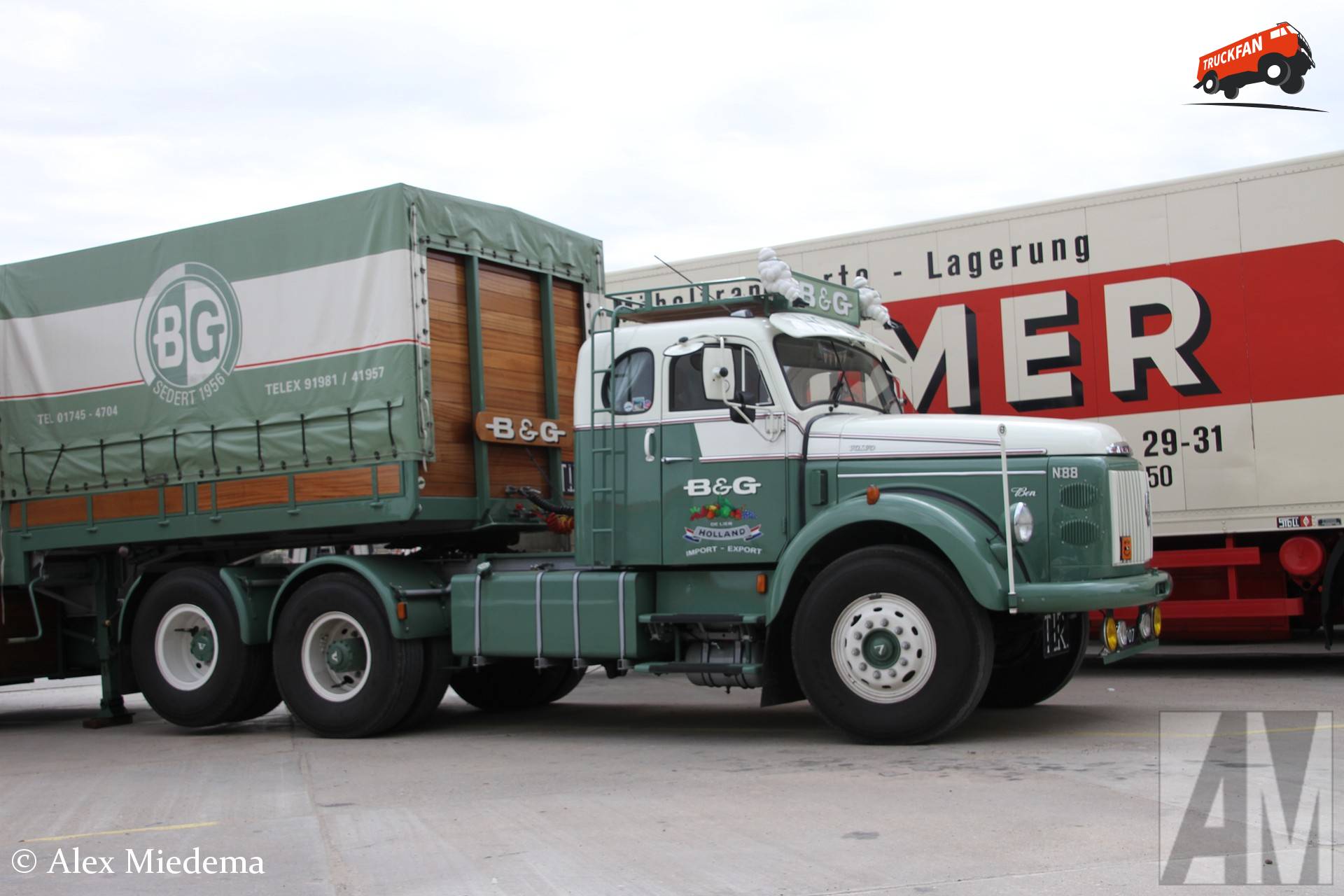 Volvo N88 met Netam oplegger in Harlingen