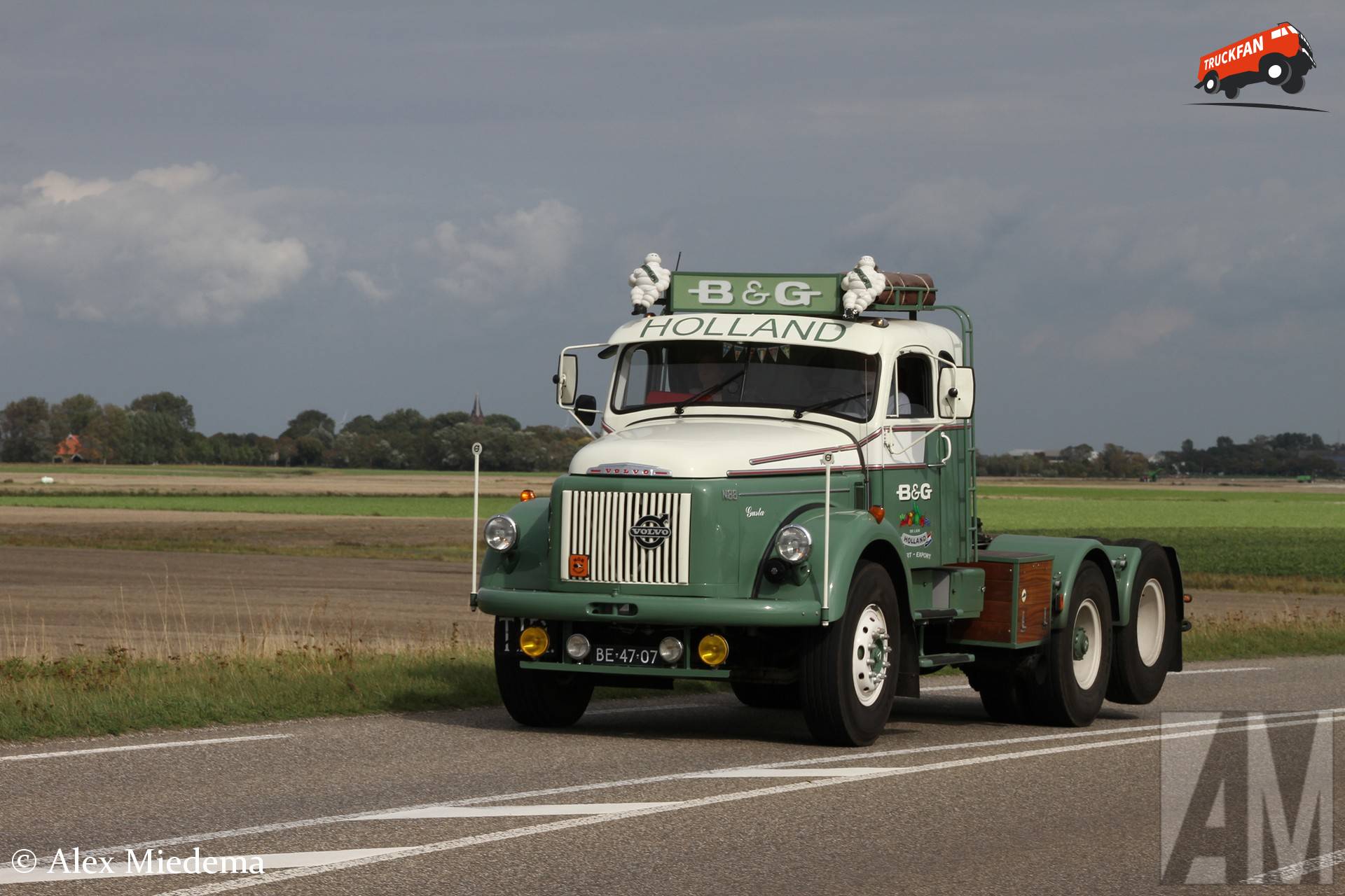 Oldtimer Volvo N88 bij Elfstedentocht 2026