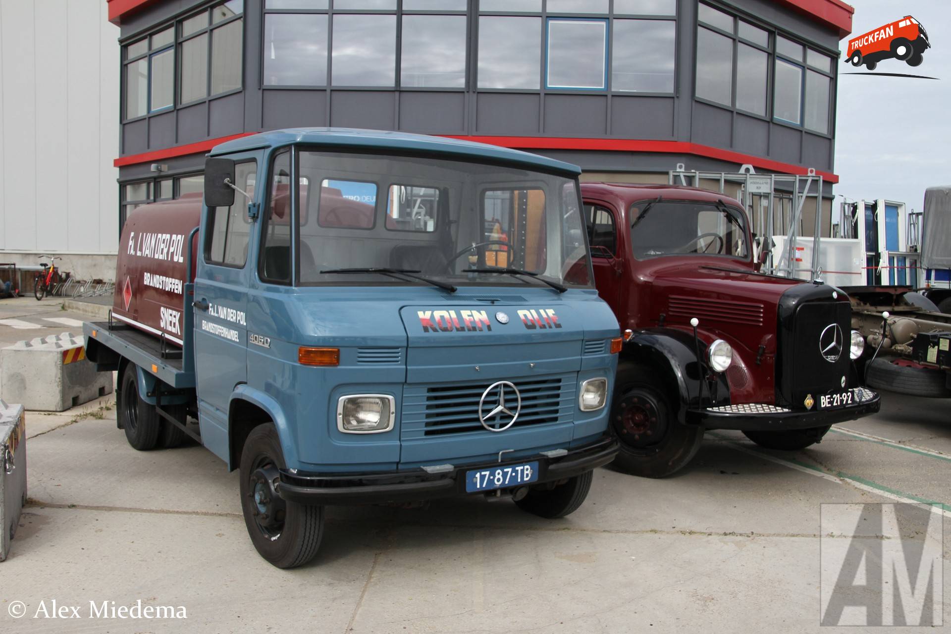 Mercedes-Benz 406D truck with removable oil tank