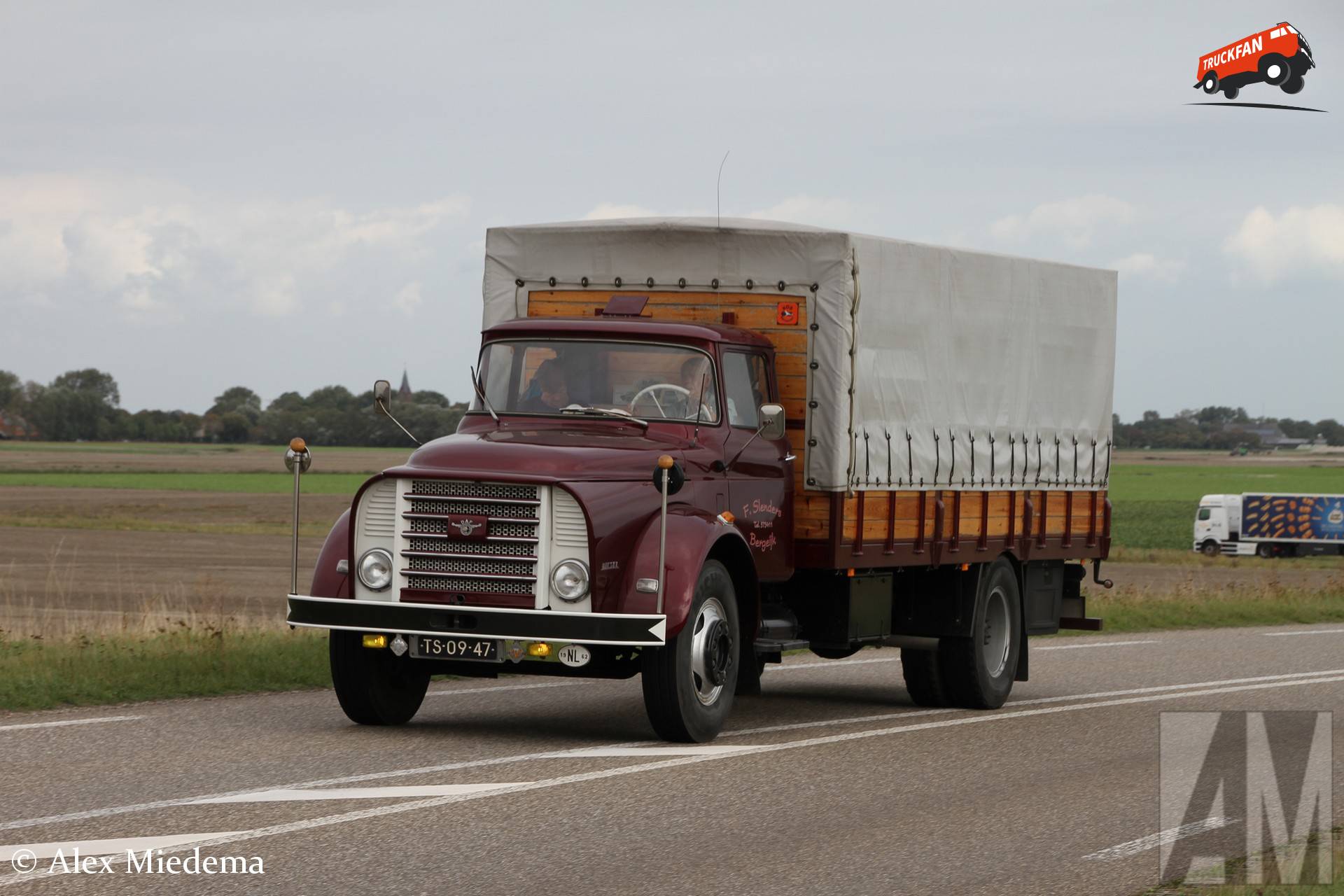 Oldtimer DAF A16 van Slenders in Harlingen