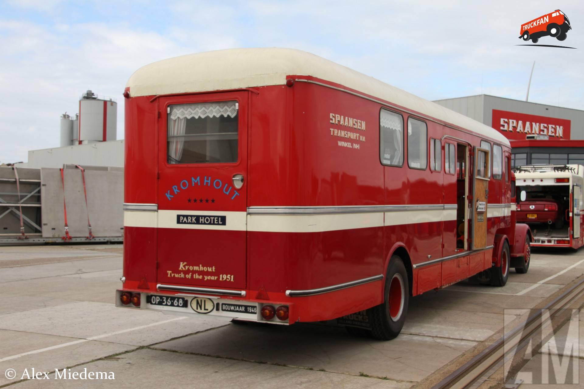 DAF oplegger uit 1946 in Harlingen