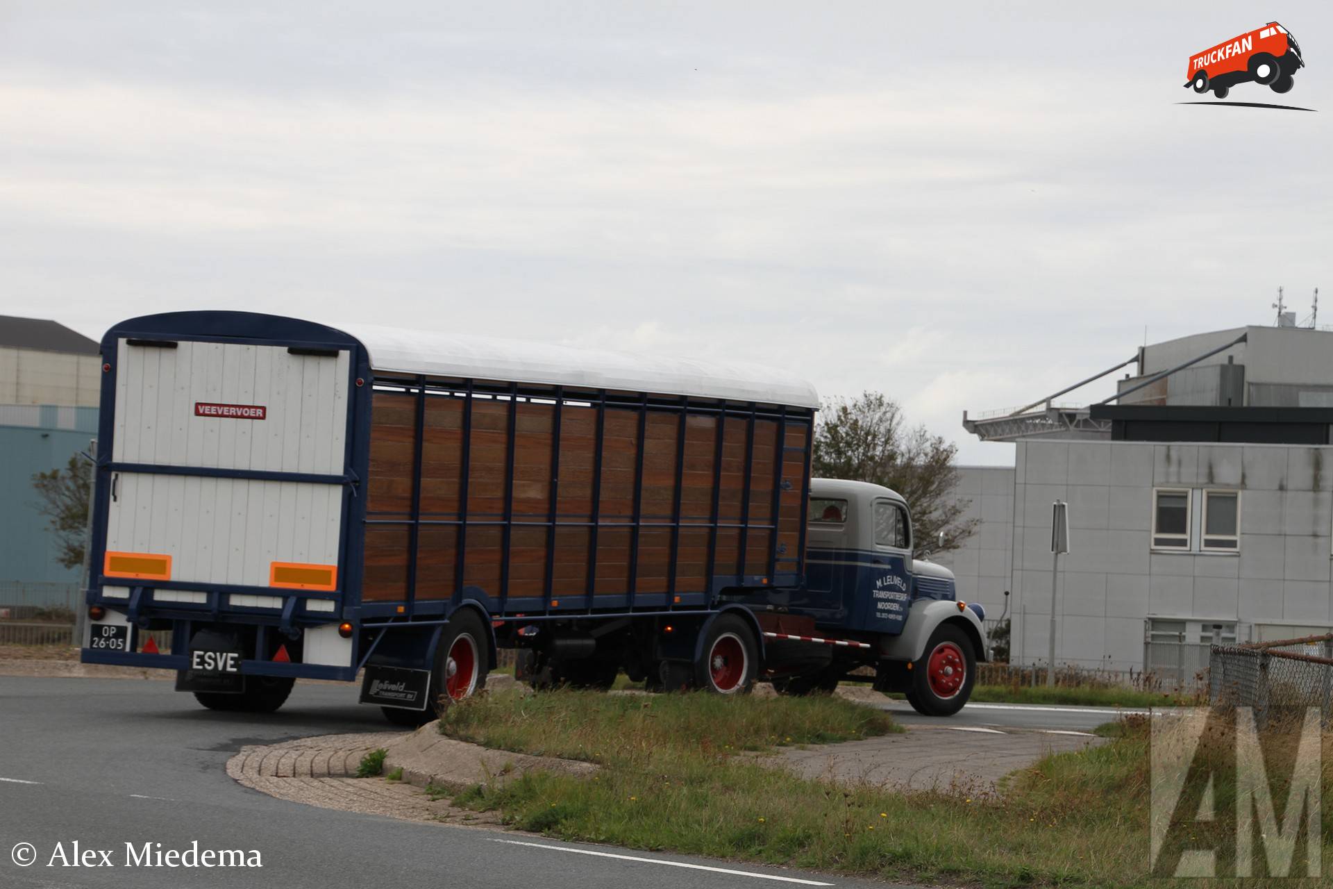 ESVE oplegger uit 1951 op Oldtimer Truck Elfstedentocht