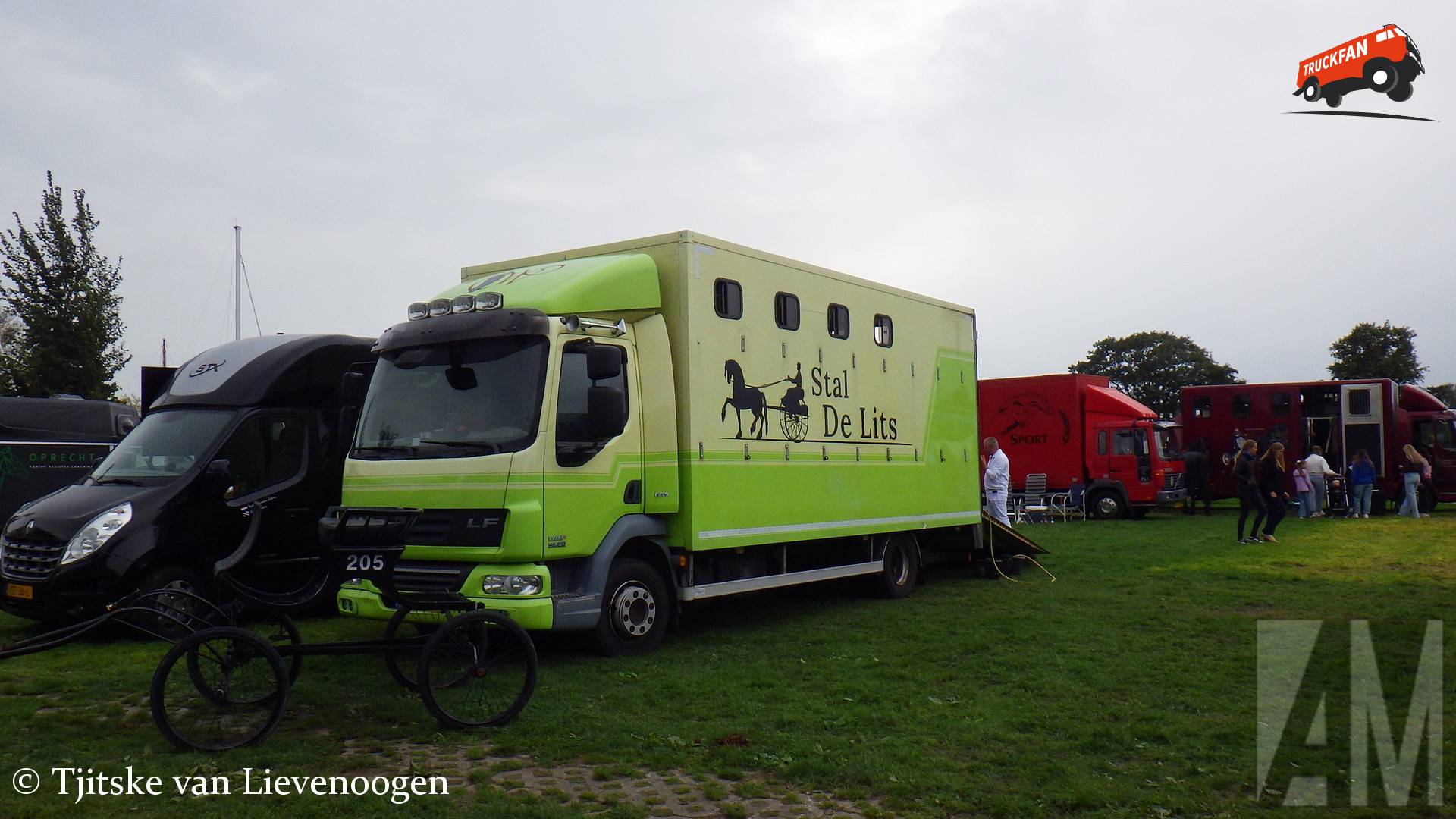 DAF LF45 from Stal De Lits at cattle show