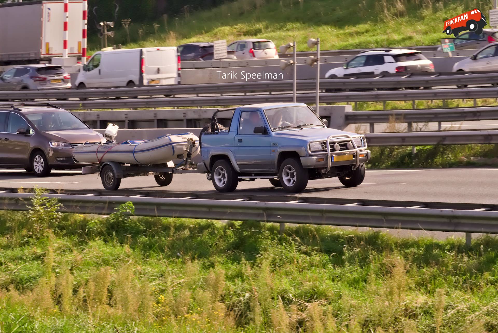 Daihatsu Feroza personenvervoer op A16