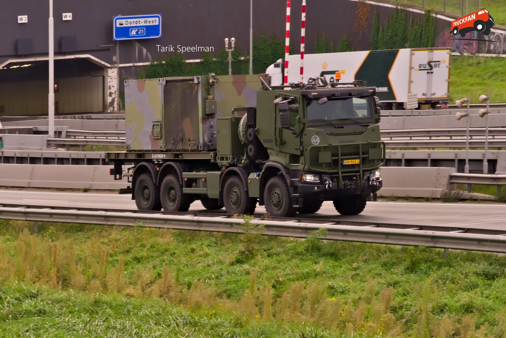 Scania Gryphus vrachtwagen van Defensie
