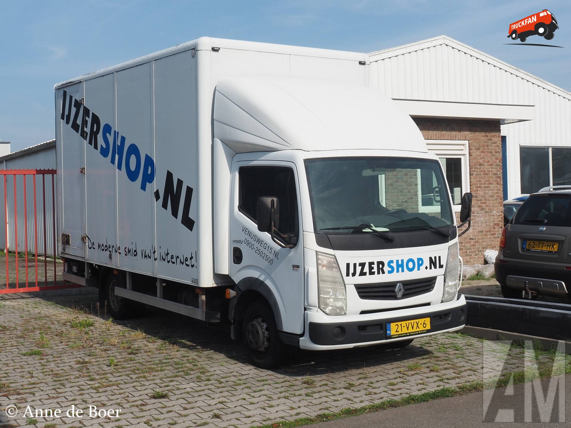 Renault Maxity truck from ijzershop.nl