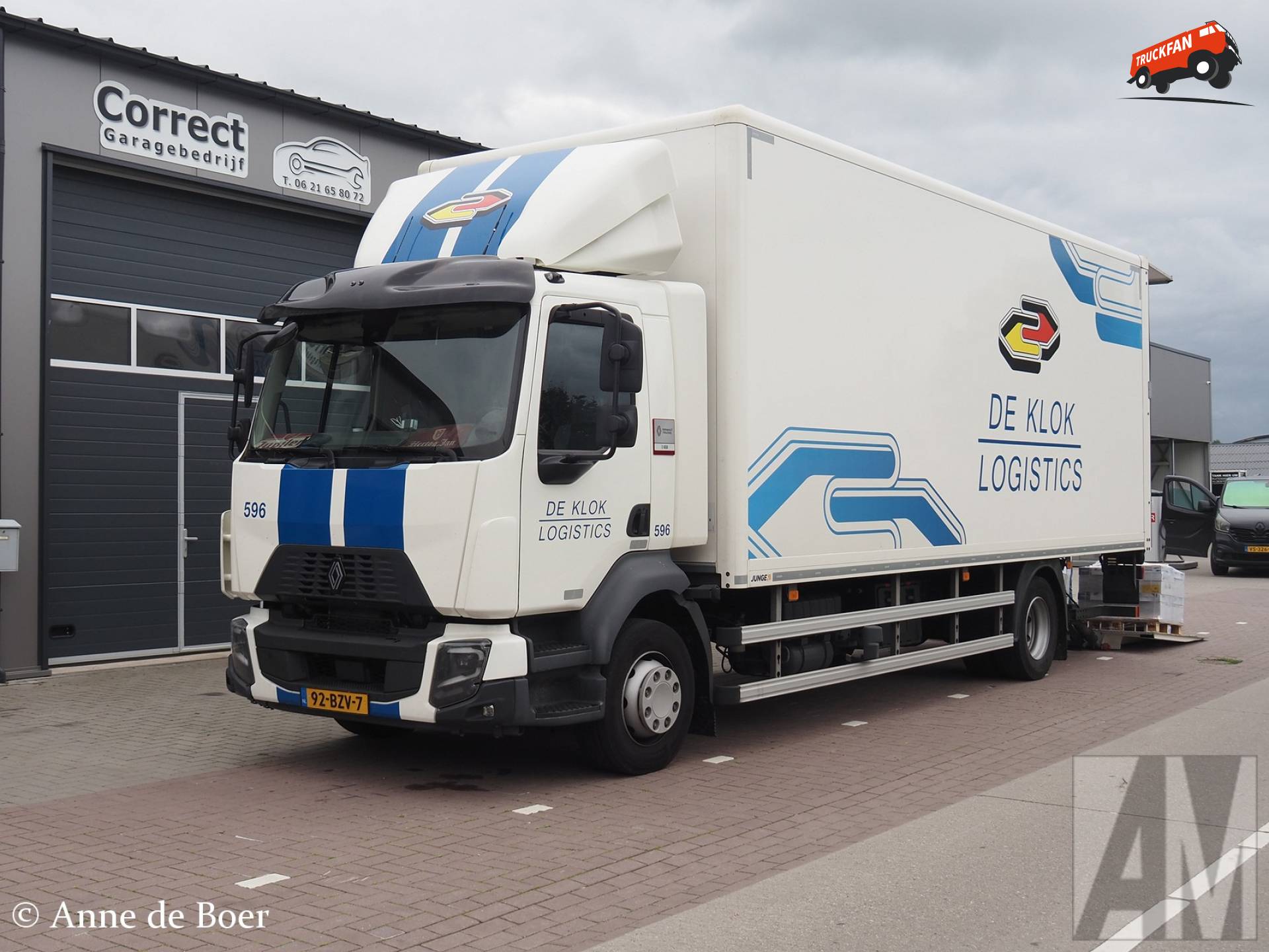 Renault D-serie vrachtwagen van De Klok Logistics