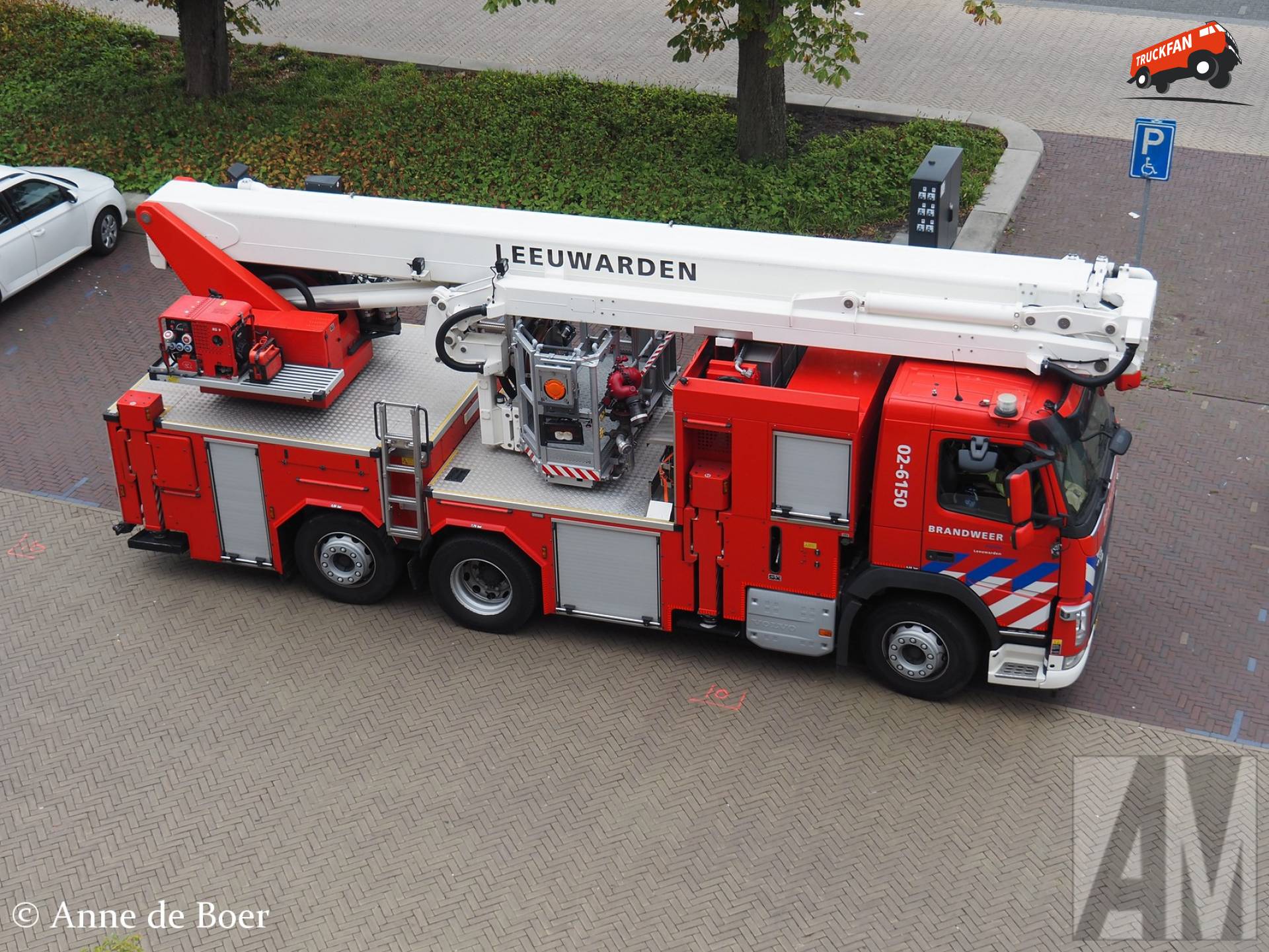 Volvo FM hoogwerker van Brandweer Leeuwarden