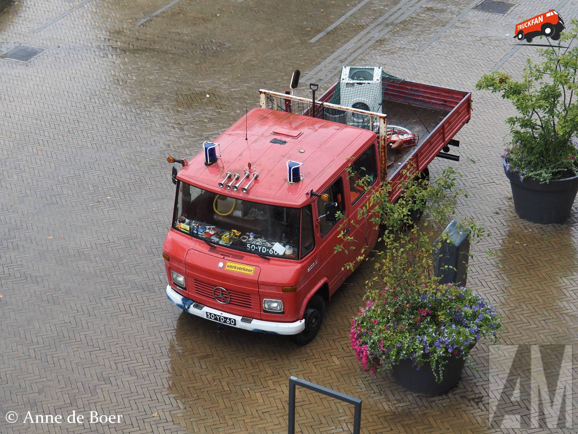 Mercedes-Benz L407D van Metaal Handel Burgum