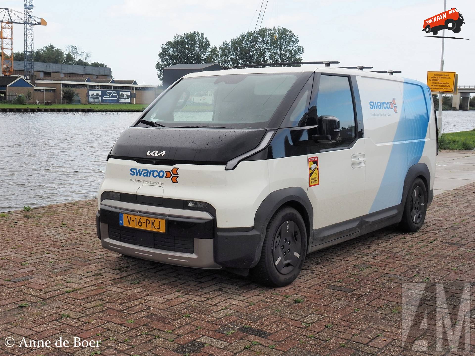 KIA PV5 van Swarco op foto