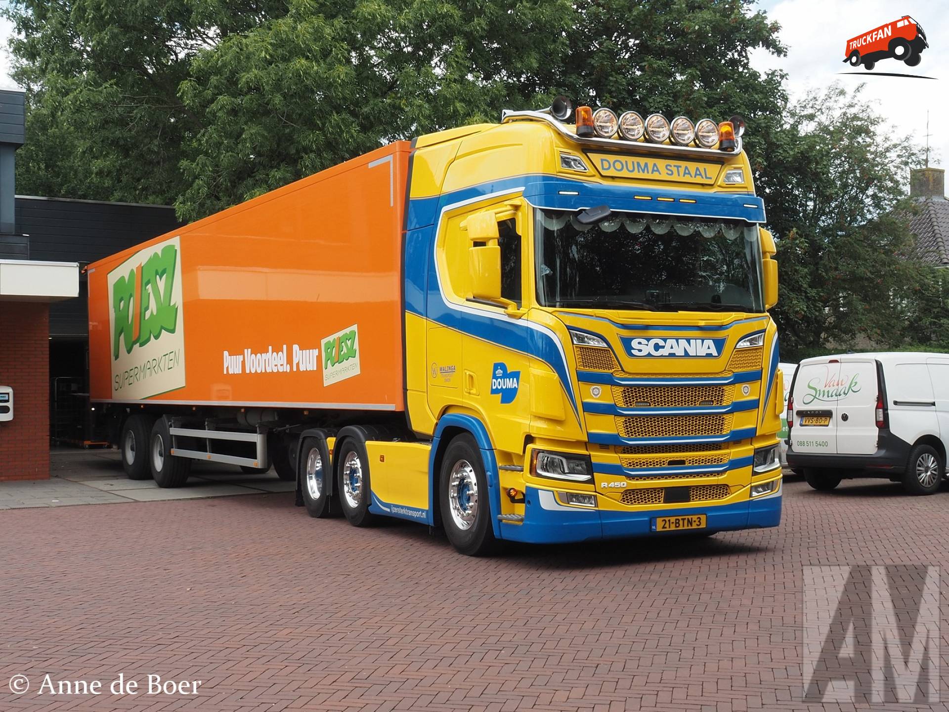 Scania R450 van Walinga bij Poiesz bevoorrading