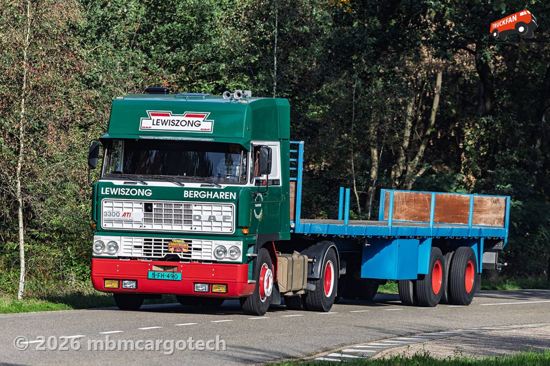 DAF FT 3300 DKX Space Cab Truck