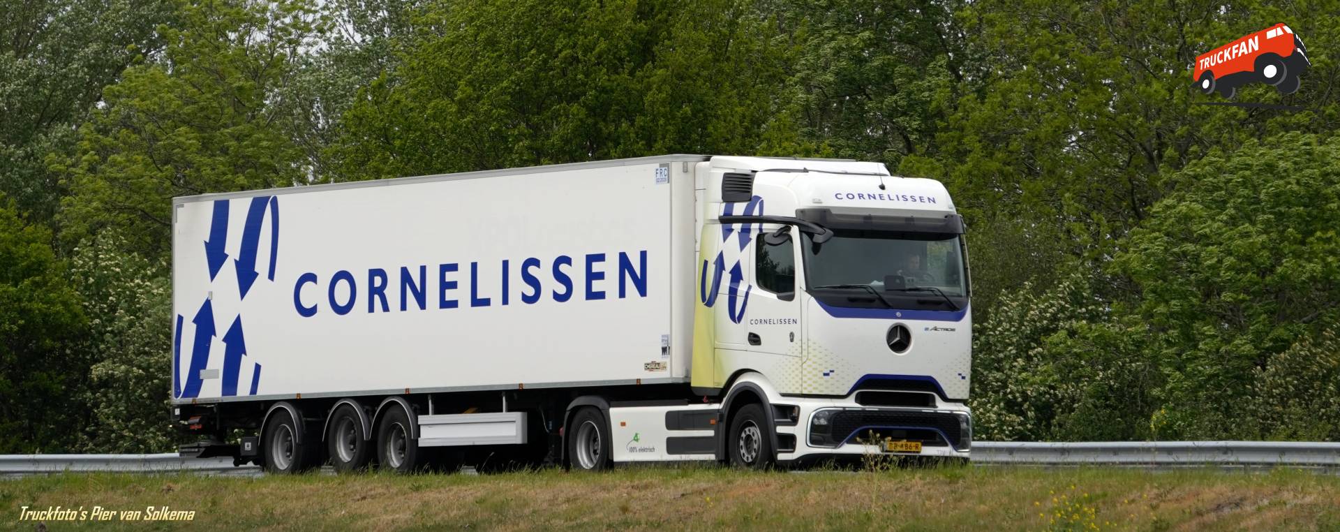 Mercedes Benz Actros refrigerated transport on the A7 near Sneek