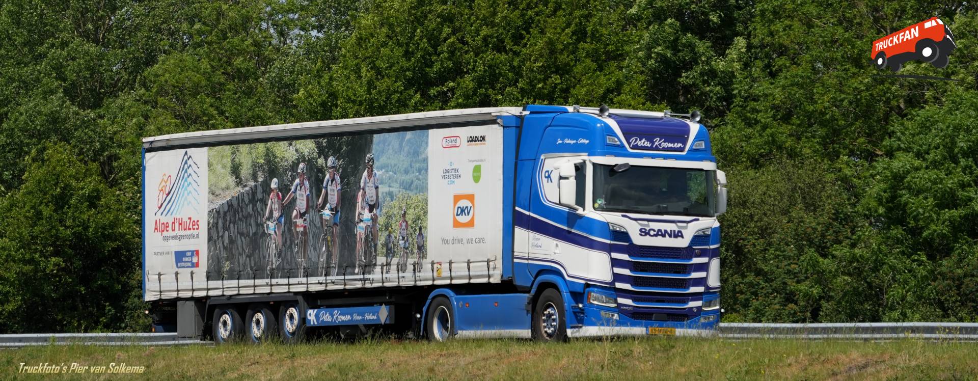 Scania 590S Truck op de A7 bij Sneek