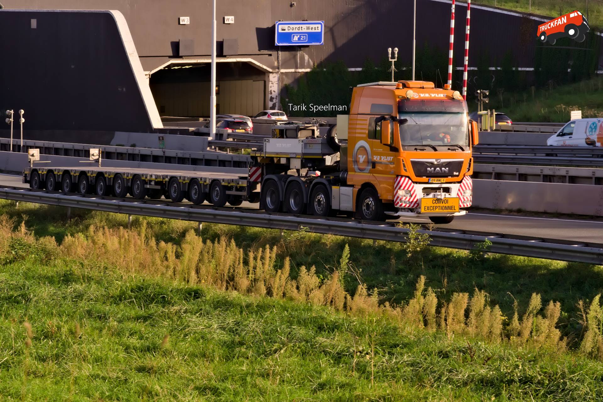 MAN TGX 2e Gen Zwaar Transport op de A16