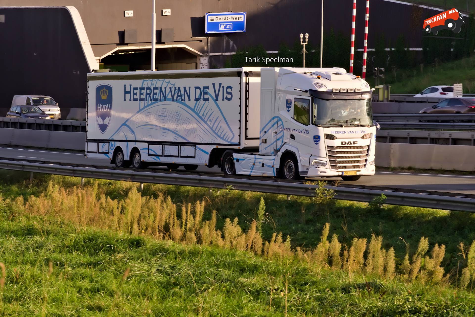 DAF XF 2021 vrachtwagen met Van Waarde oplegger