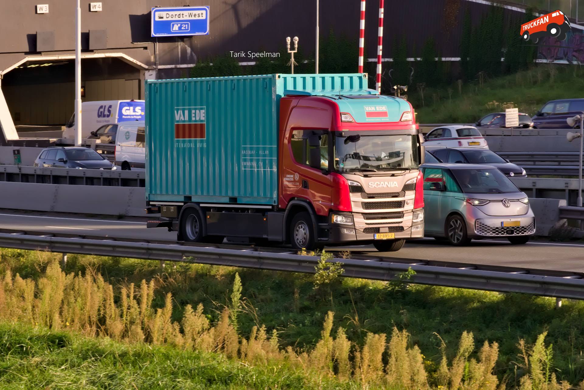 Scania G320 PHEV met kenteken 12-BVS-7