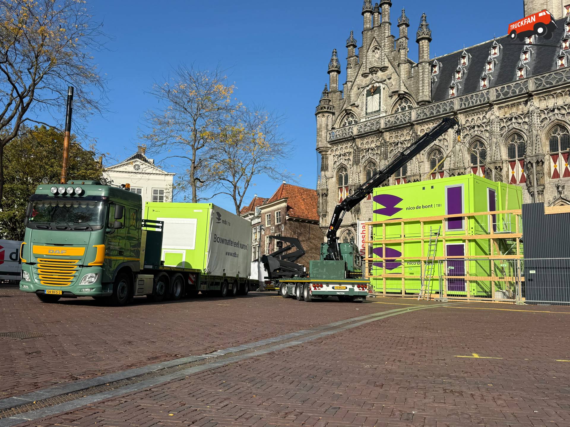 DAF 106 vrachtwagen in centrum Middelburg