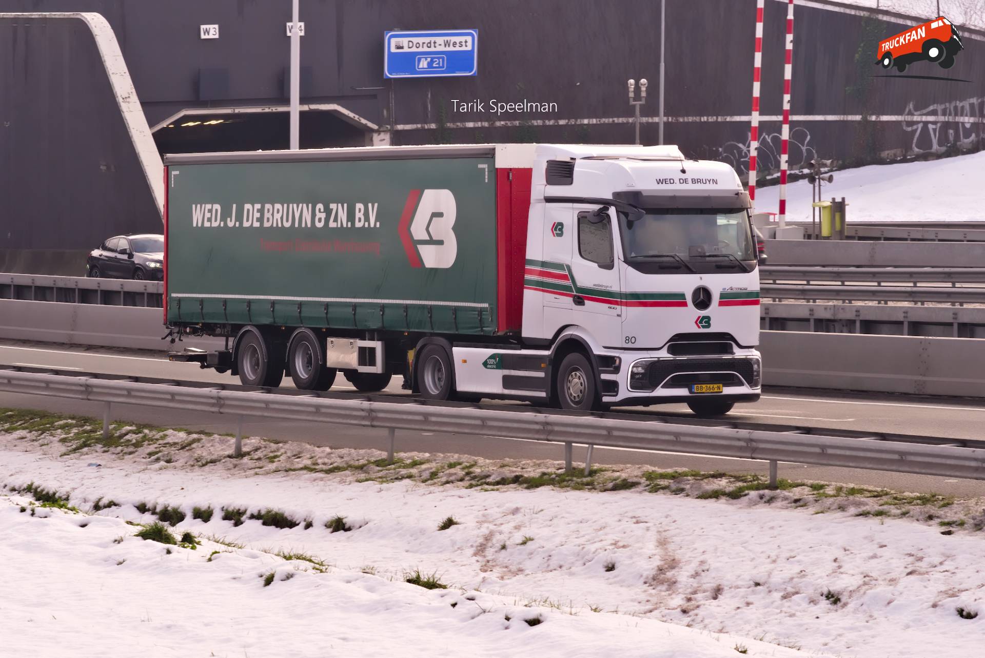 80, Mercedes-Benz eActros vrachtwagen op A16