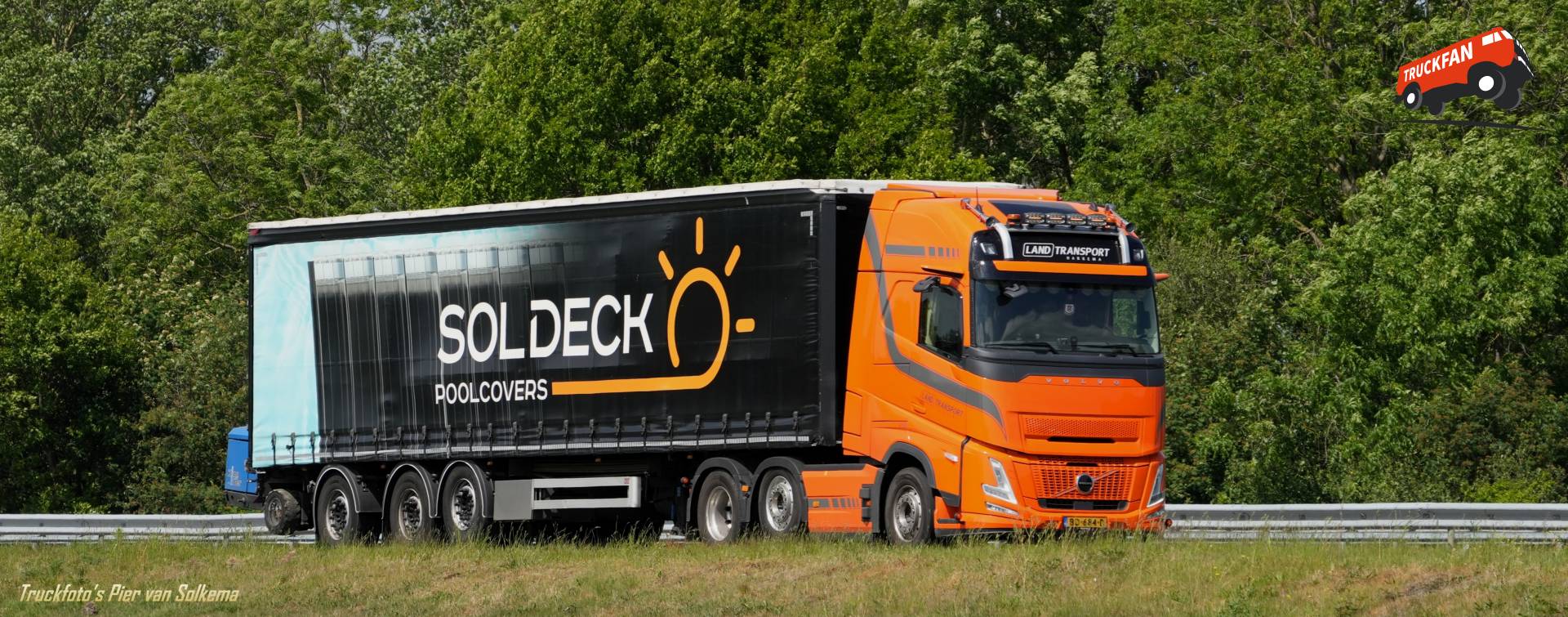 Volvo FH5 Aero vrachtwagen op A7 bij Sneek