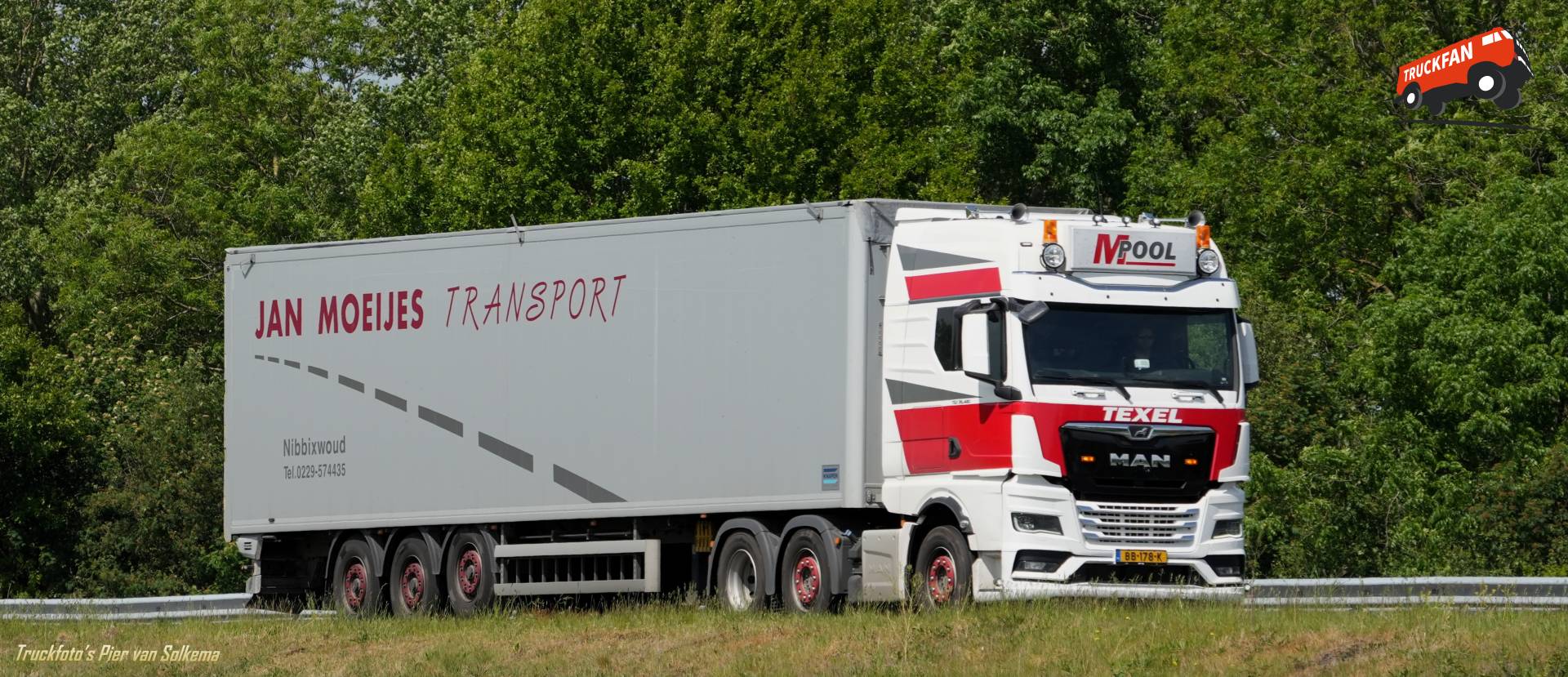 MAN TGX vrachtwagen op A7 Sneek