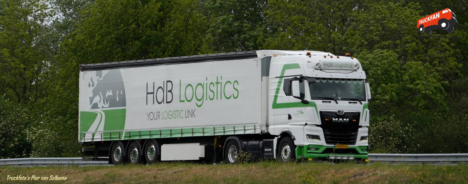 MAN TGX vrachtwagen op A7 Joure