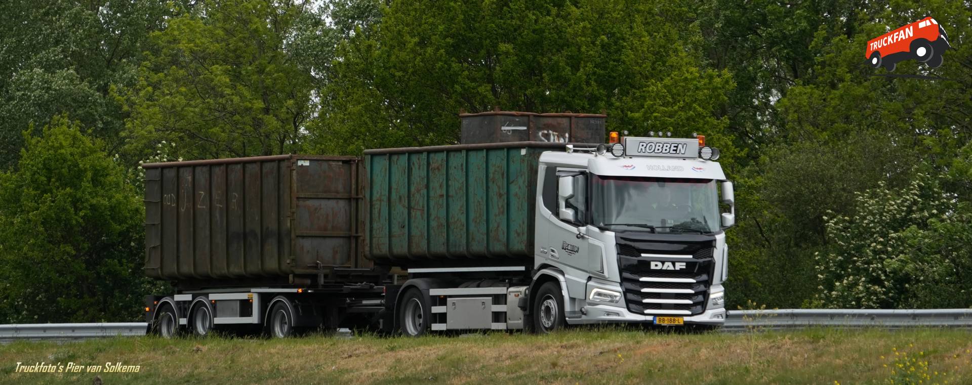 DAF XDBedrijf Robben vrachtwagen bij A7 Sneek