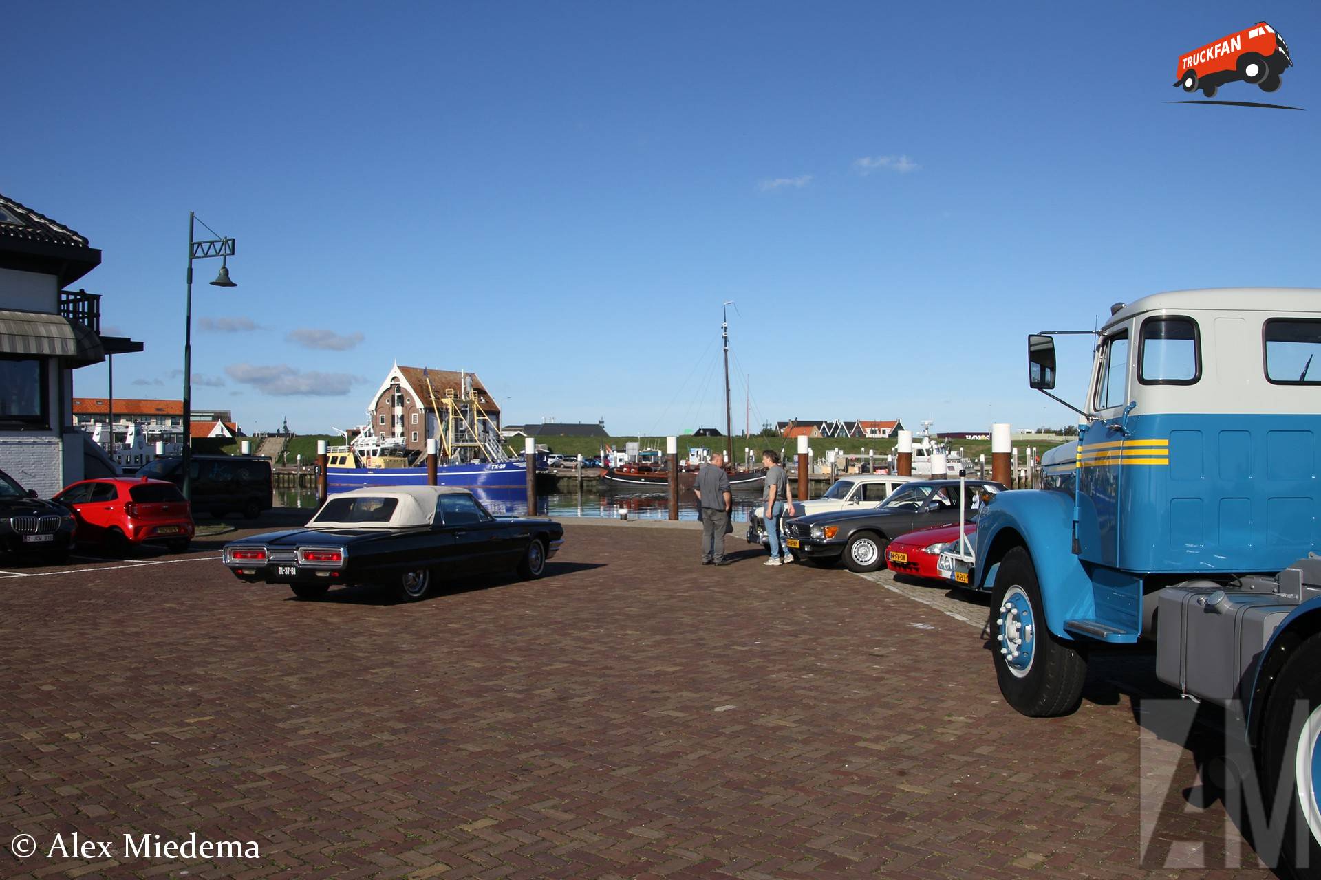 Oldtimers Meet and Greet Texel in de haven van Oudeschild