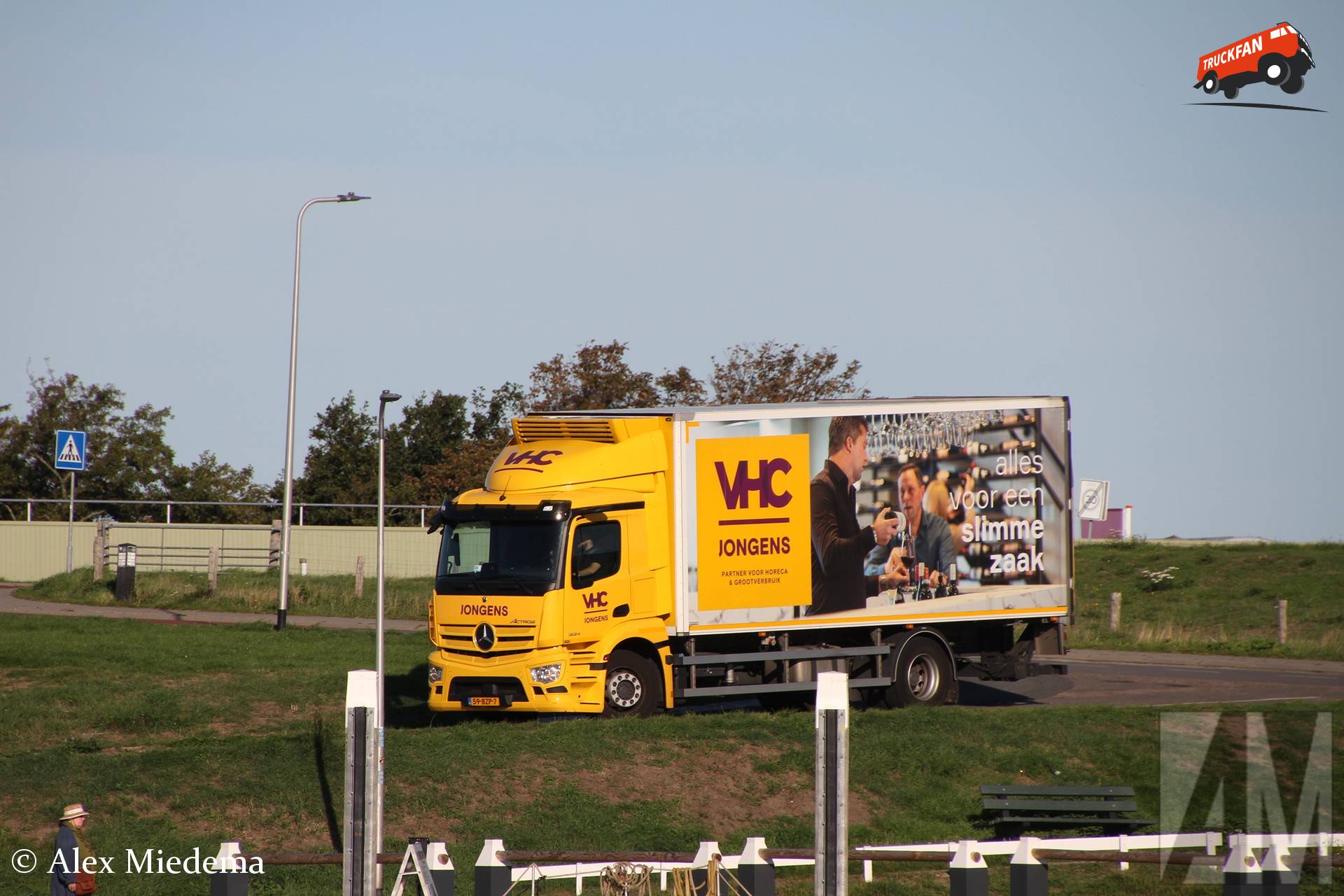 VHC Jongens Mercedes-Benz Actros MP5 in Oudeschild