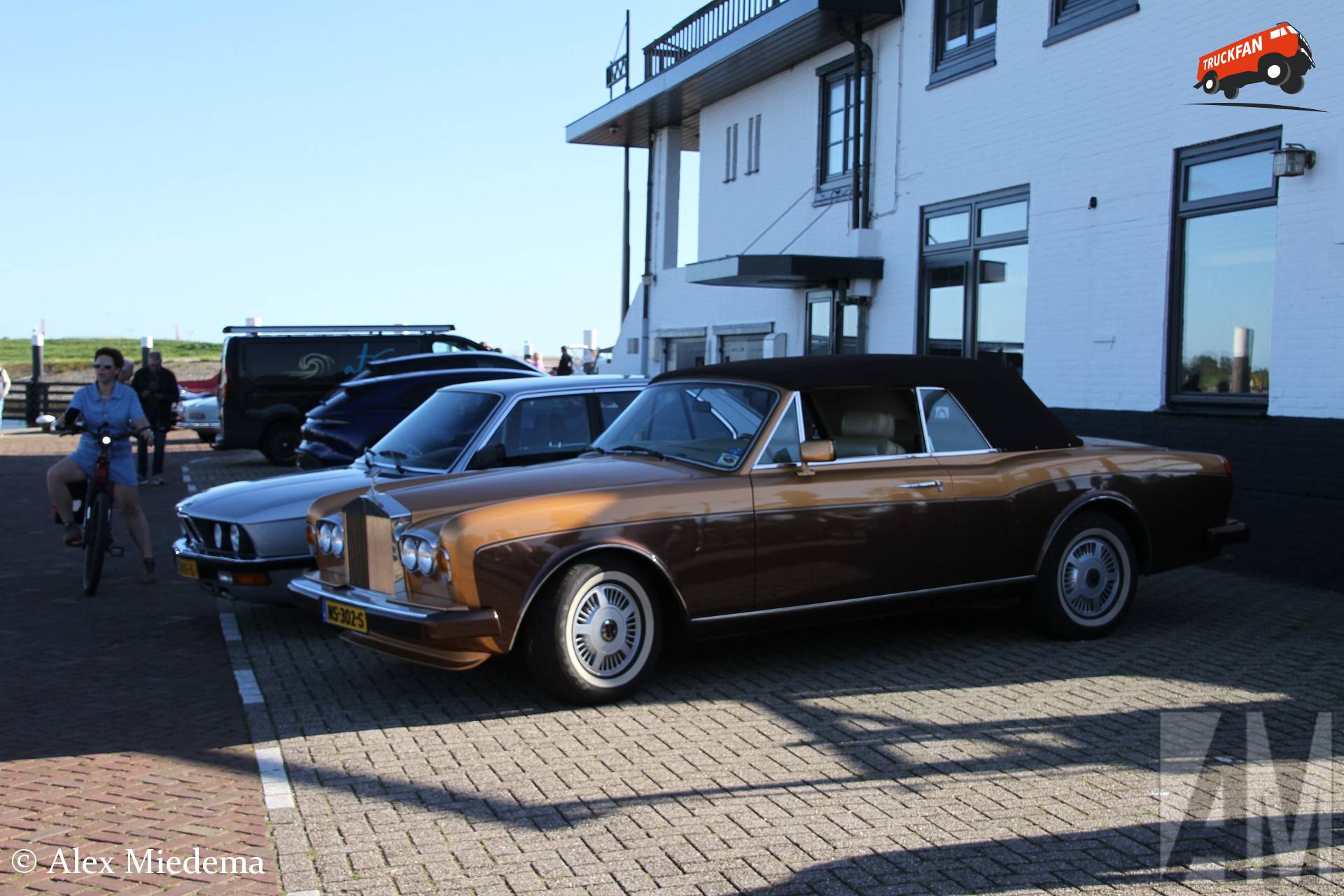 Rolls-Royce Corniche II 1986 in haven Oudeschild