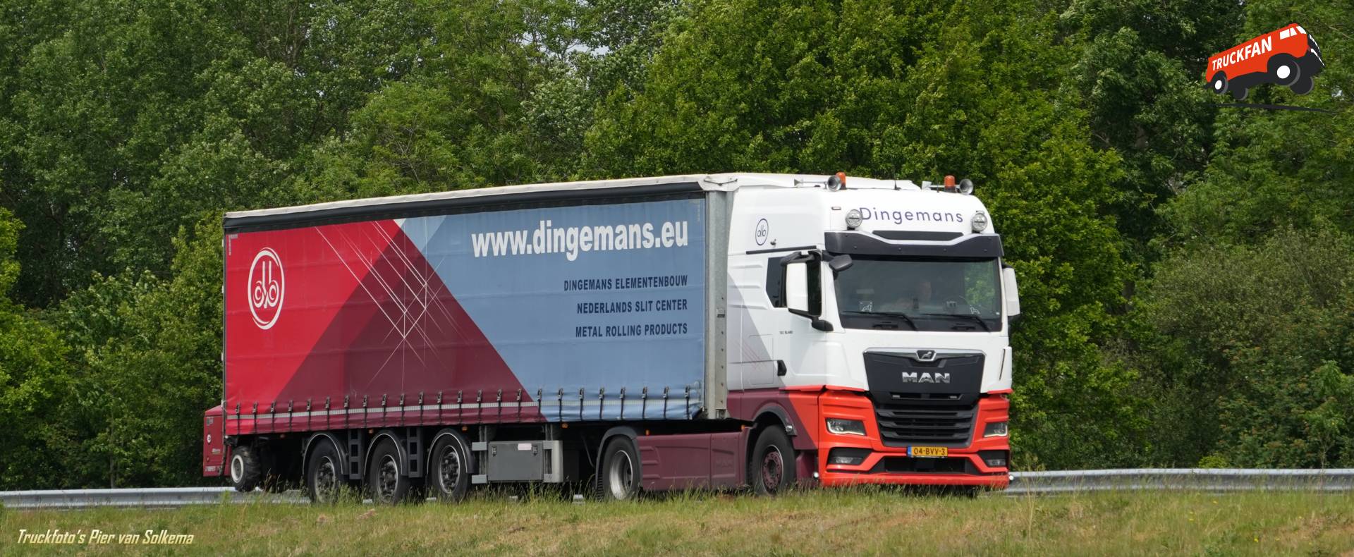 MAN TGX vrachtwagen bij A7 Sneek