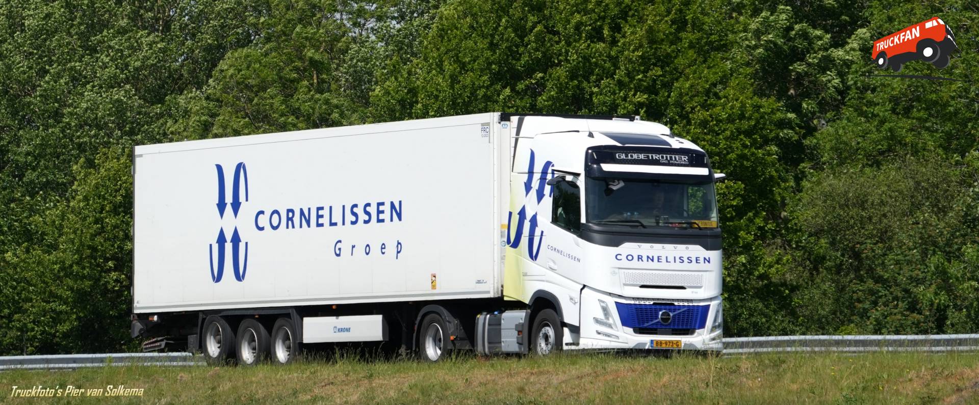 Volvo FH5 Aero truck on A7 Sneek