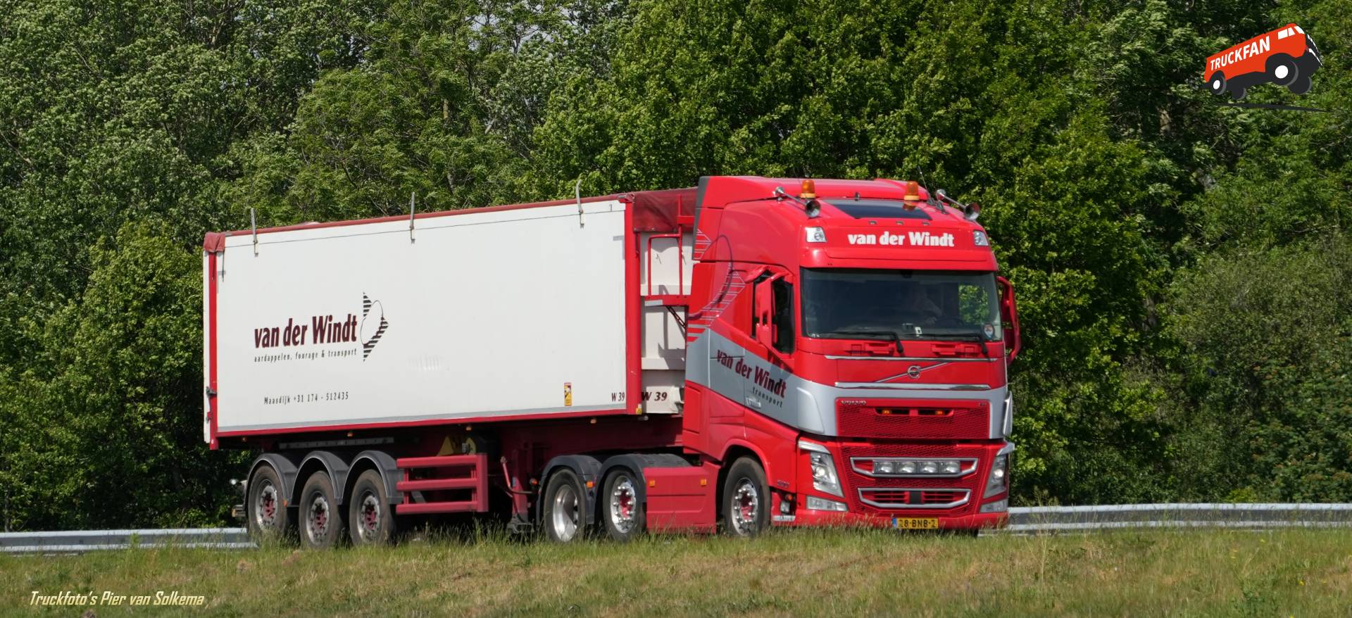 Volvo FH4 vrachtwagen bij A7 Sneek