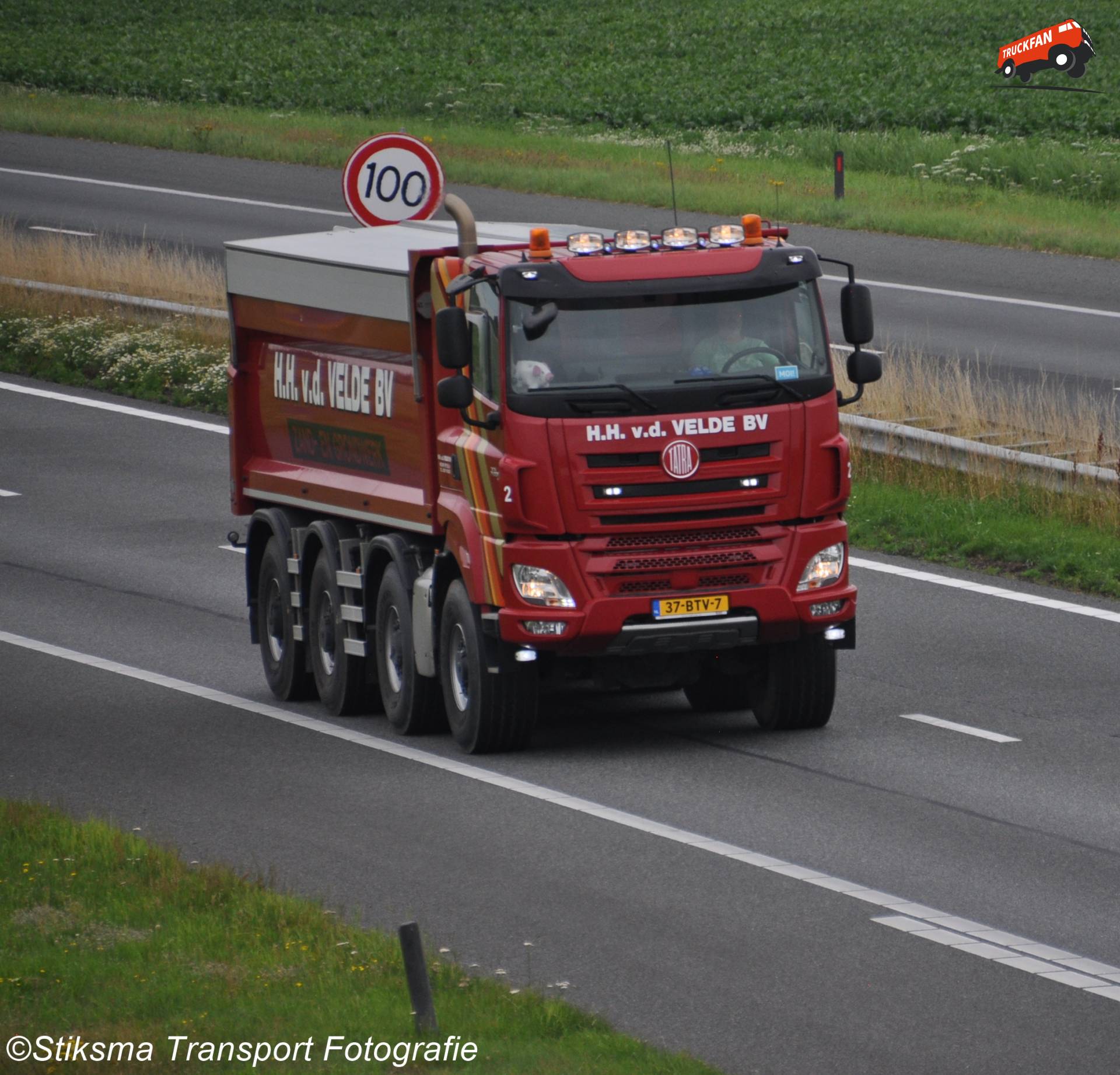 Vrachtwagen Tatra type 8P6R43