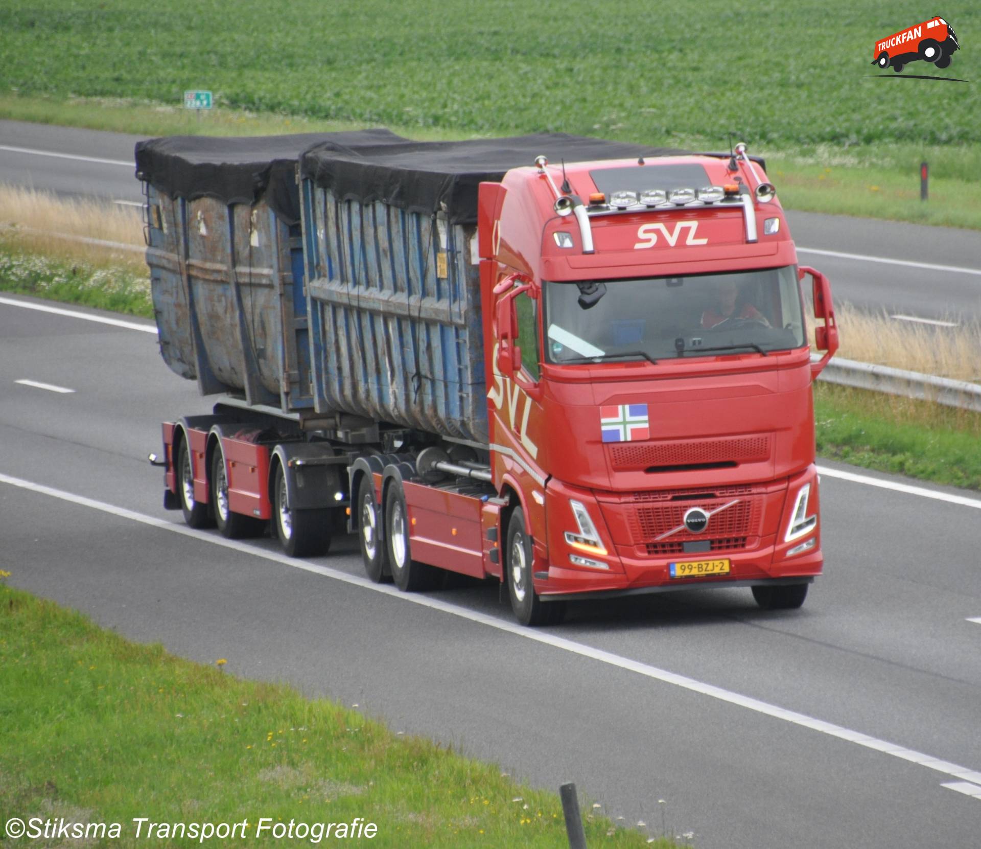 Volvo FH Aero vrachtwagen van SVZ Transport