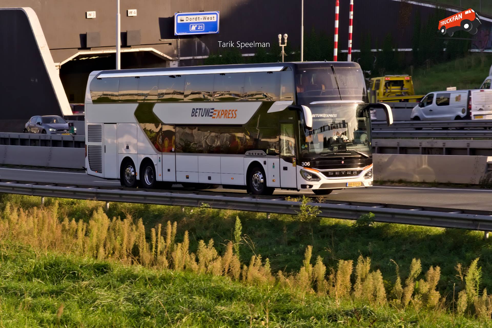 306, Setra S531 DT reisbus met kenteken BB-027-H