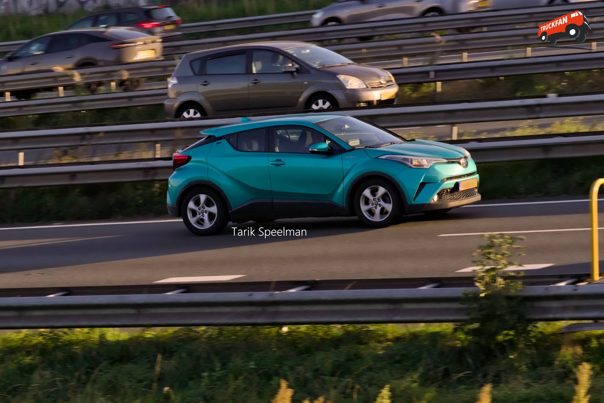 Toyota C-HR personenauto op A16
