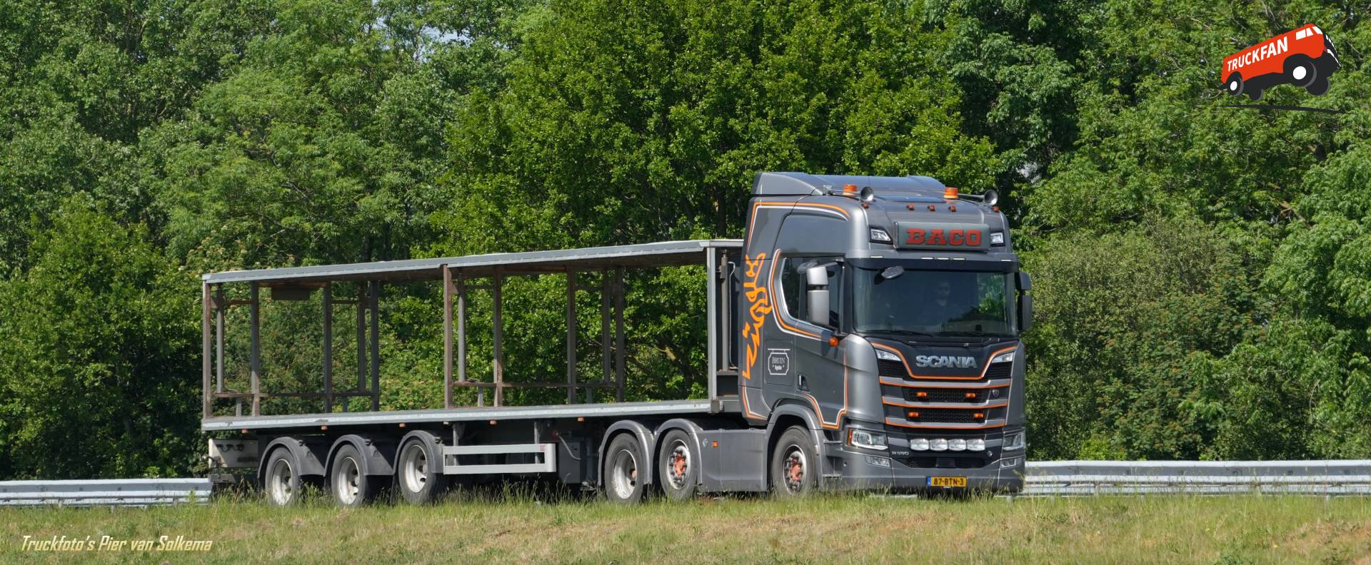 Scania R590 vrachtwagen bij BACO