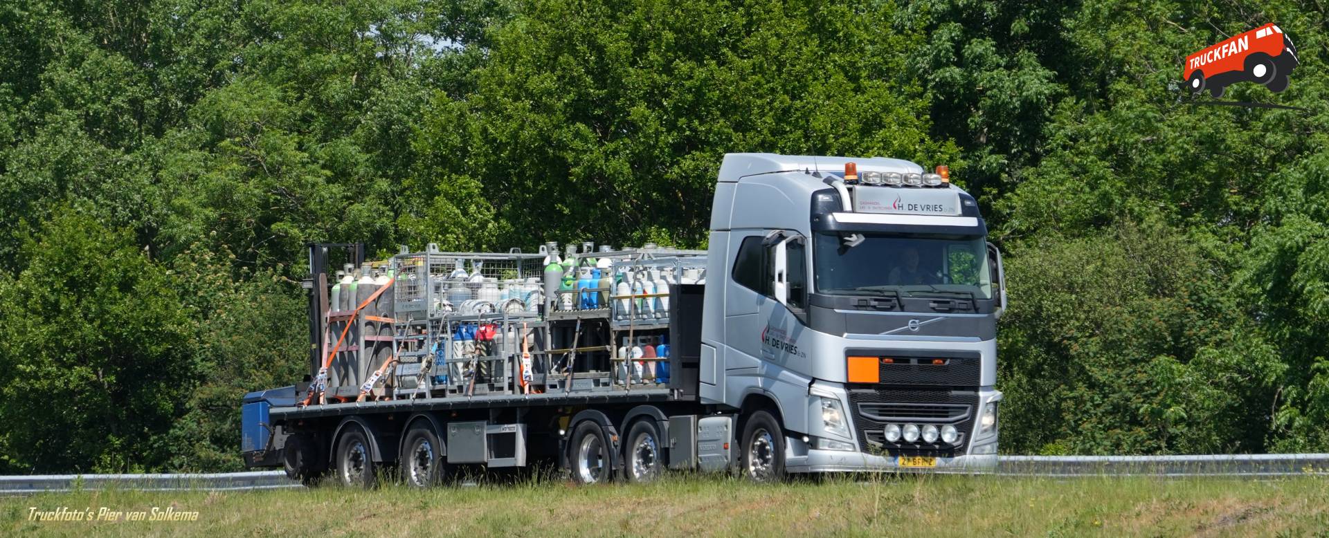 Volvo FH4 vrachtwagen bij bedrijf De Vries