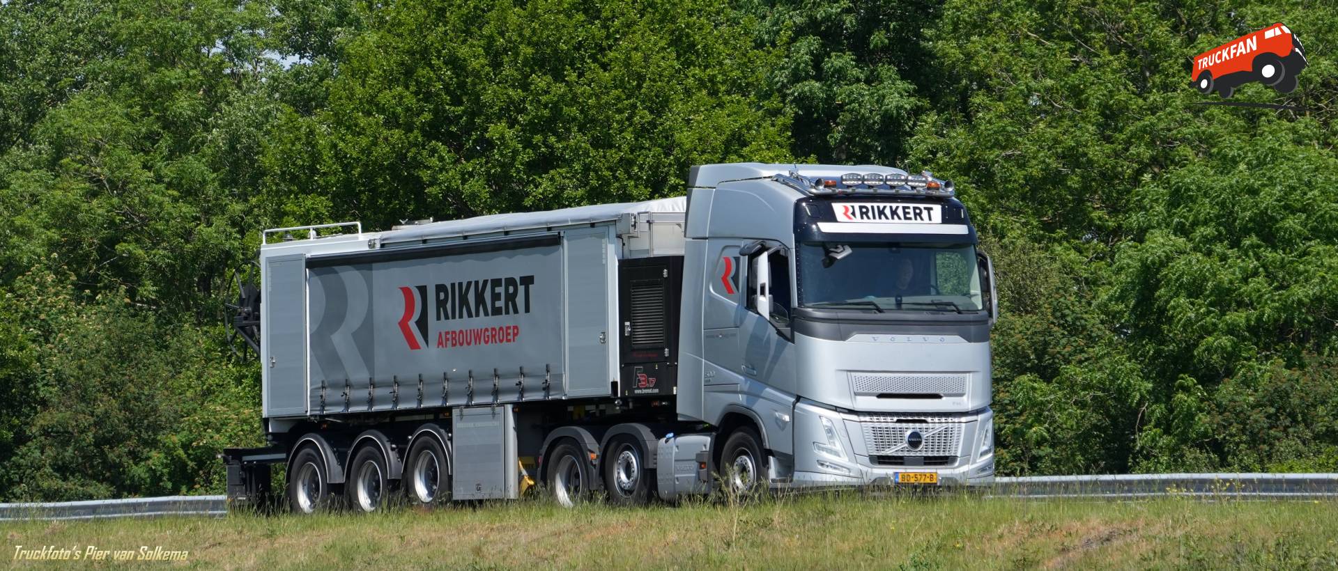 Volvo FH5 Aero betonmixer op A7 Sneek